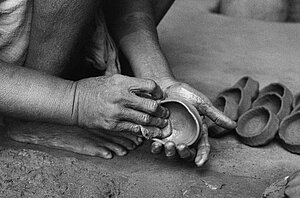 A woman forms cups by hand, Tikarapada 1980.